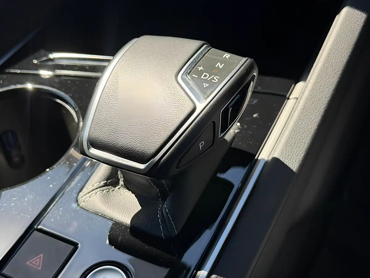Used 2023 Volkswagen Touareg Black Edition White - Interior and Exterior details 6