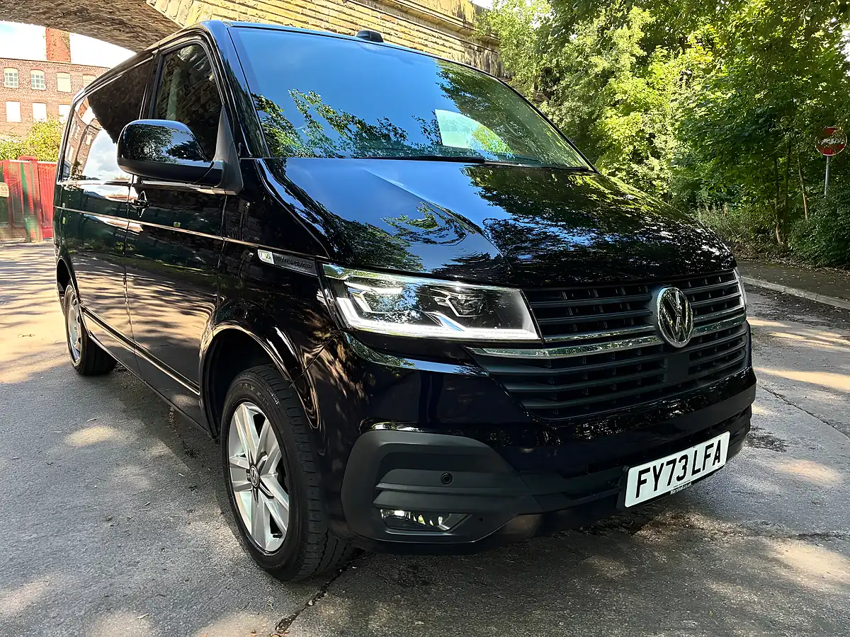 Used 2023 Volkswagen Transporter Highline Black - Front View