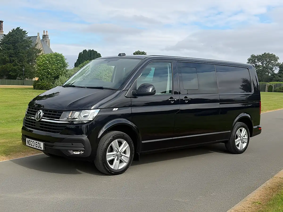 Used 2023 Volkswagen Transporter Highline Kombi Double Cab Black - Front View