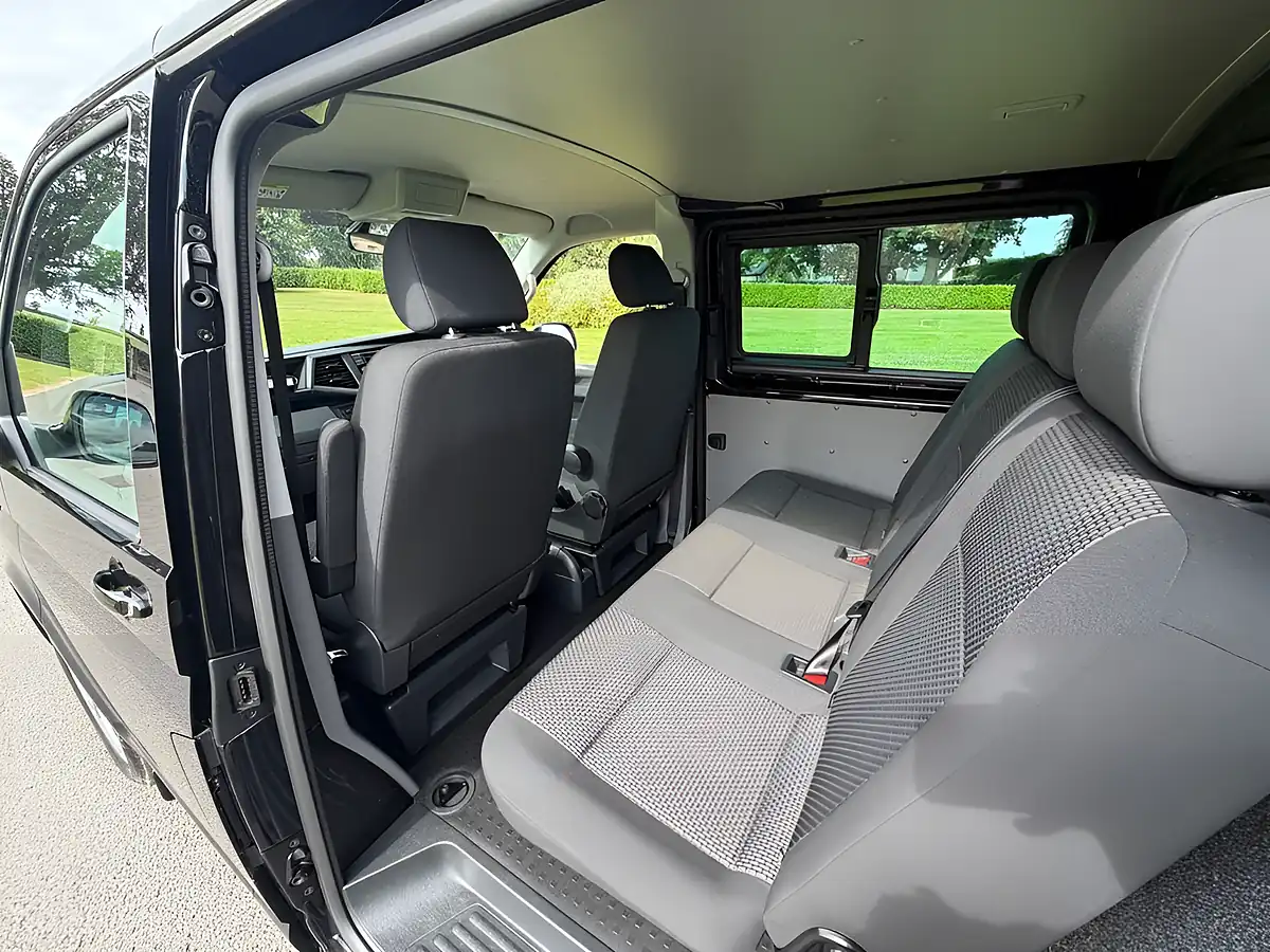 Used 2023 Volkswagen Transporter Highline Kombi Double Cab Black - Interior and Exterior details 10