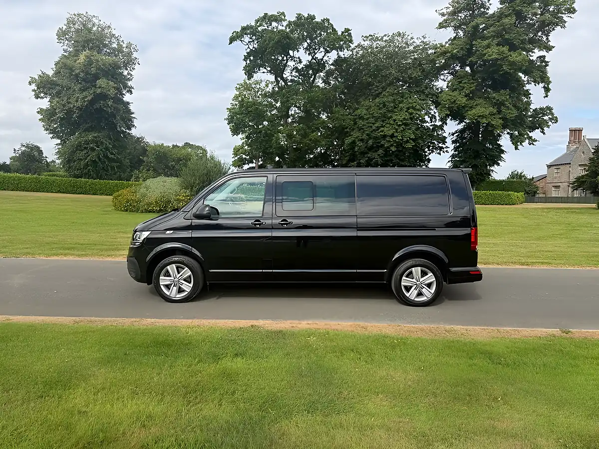 Used 2023 Volkswagen Transporter Highline Kombi Double Cab Black - Interior and Exterior details 17