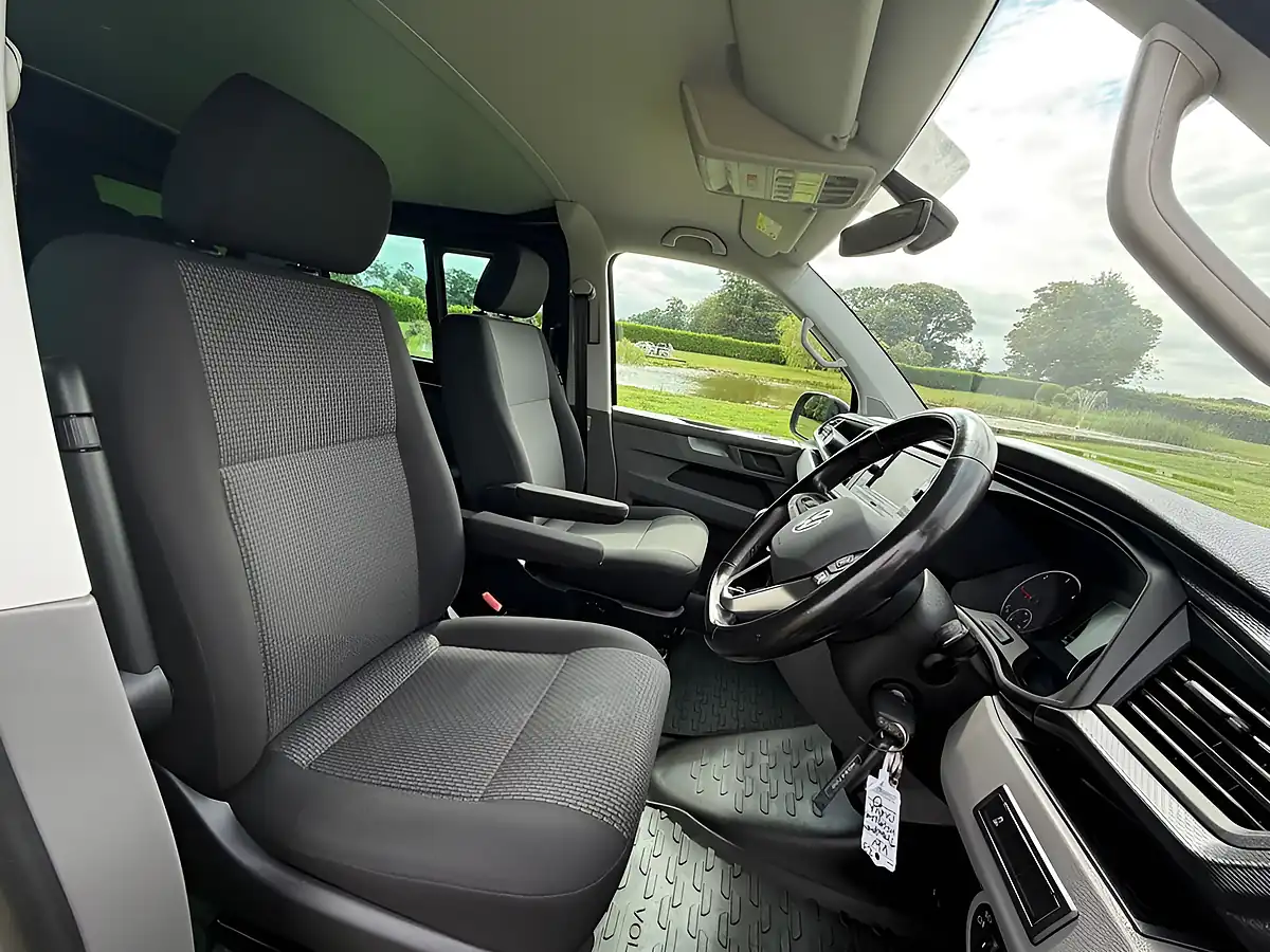 Used 2023 Volkswagen Transporter Highline Kombi Double Cab Black - Interior and Exterior details 6