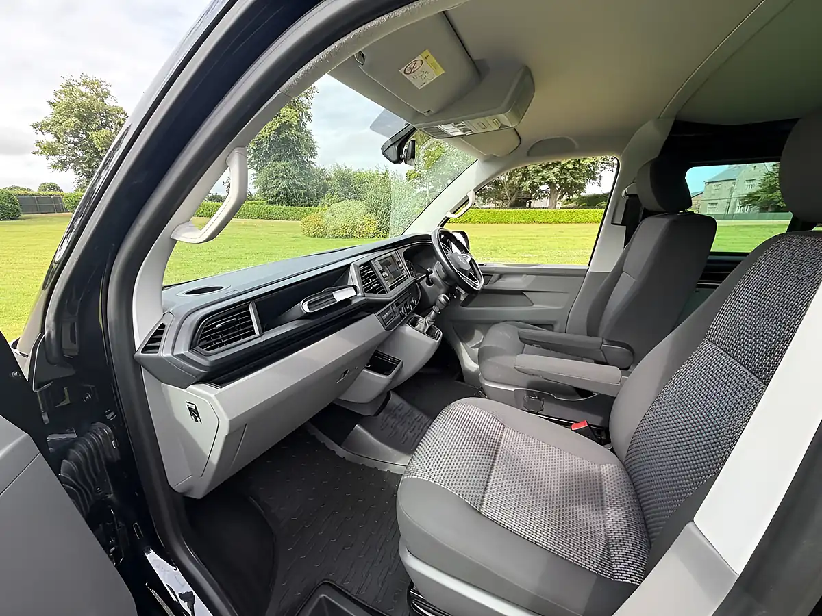 Used 2023 Volkswagen Transporter Highline Kombi Double Cab Black - Interior and Exterior details 7