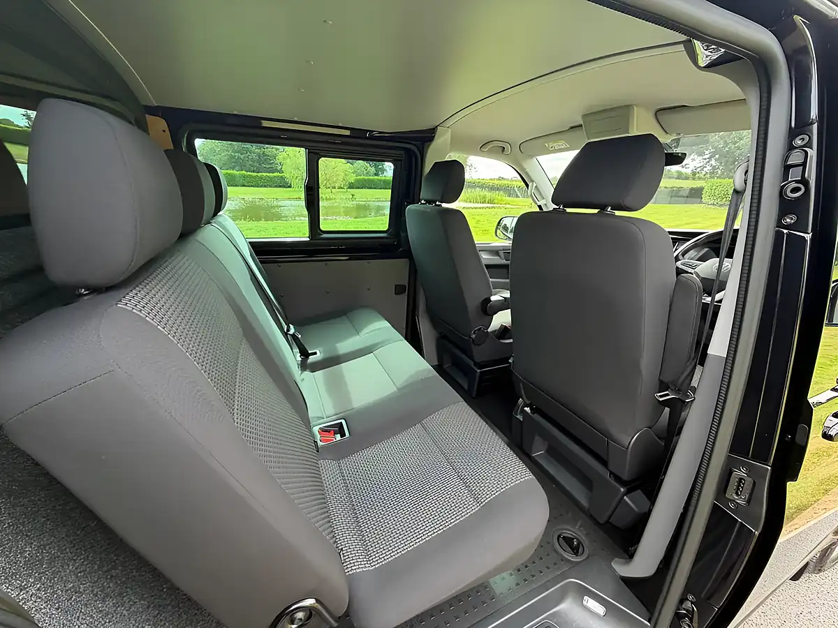 Used 2023 Volkswagen Transporter Highline Kombi Double Cab Black - Interior and Exterior details 9