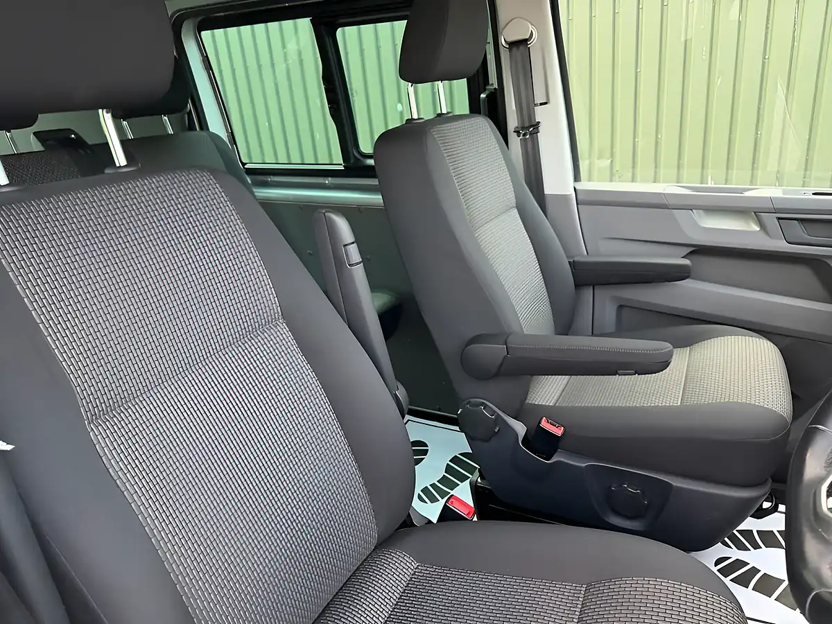 Used 2023 Volkswagen Transporter Highline Kombi Double Cab Silver - Interior and Exterior details 5