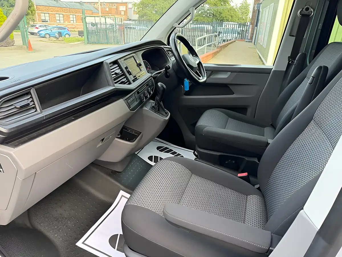 Used 2023 Volkswagen Transporter Highline Kombi Double Cab Silver - Interior and Exterior details 6