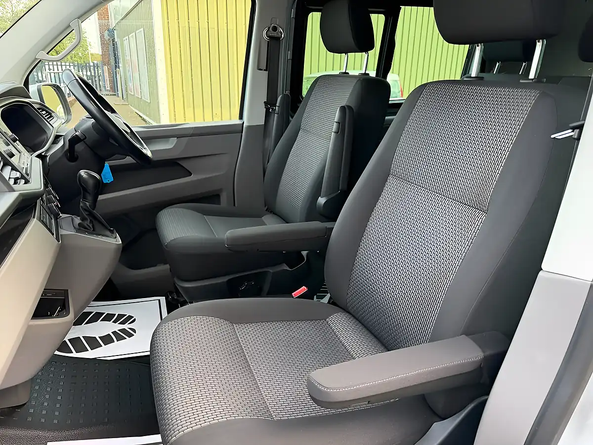 Used 2023 Volkswagen Transporter Highline Kombi Double Cab Silver - Interior and Exterior details 7
