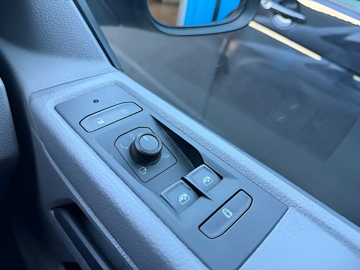 Used 2023 Volkswagen Transporter Highline Silver - Interior and Exterior details 18