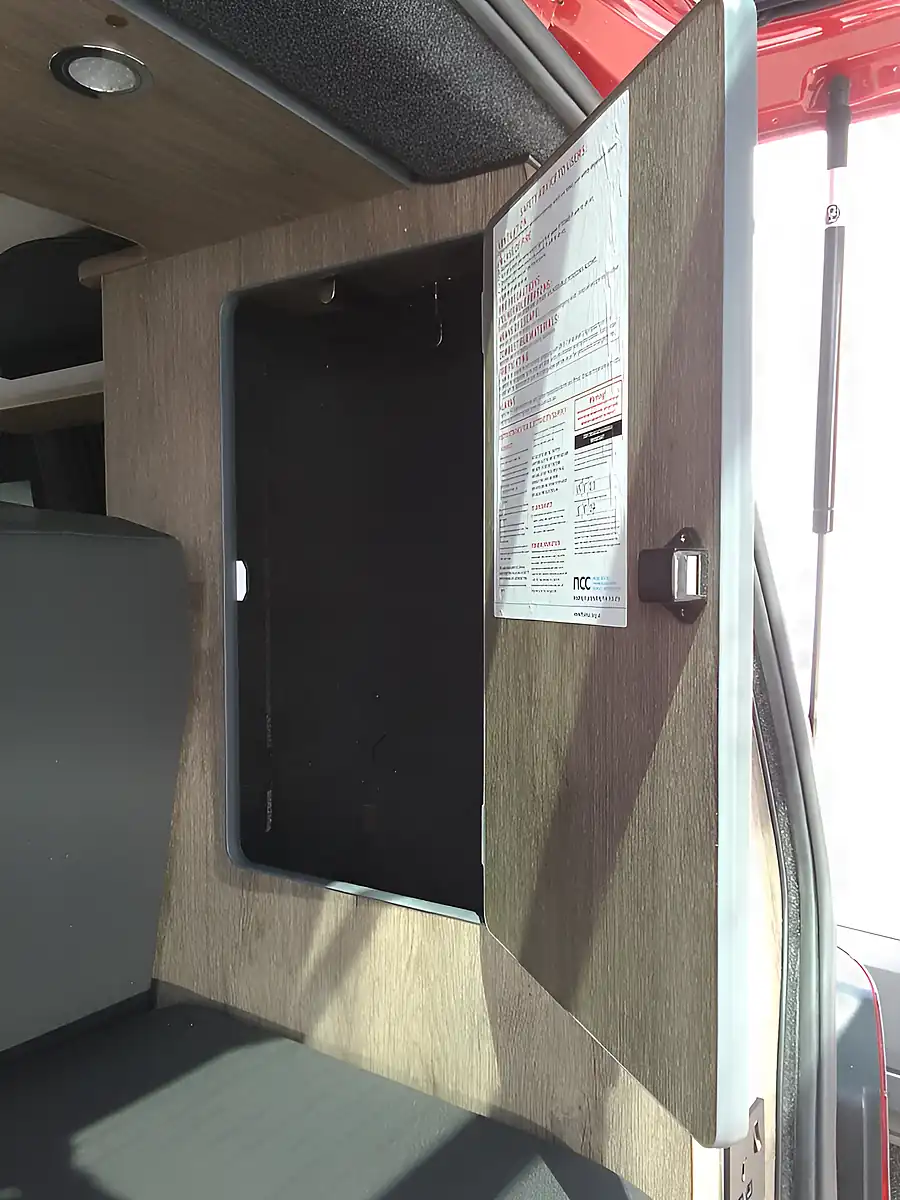 Used 2023 Volkswagen Transporter Hillside Red - Interior and Exterior details 17