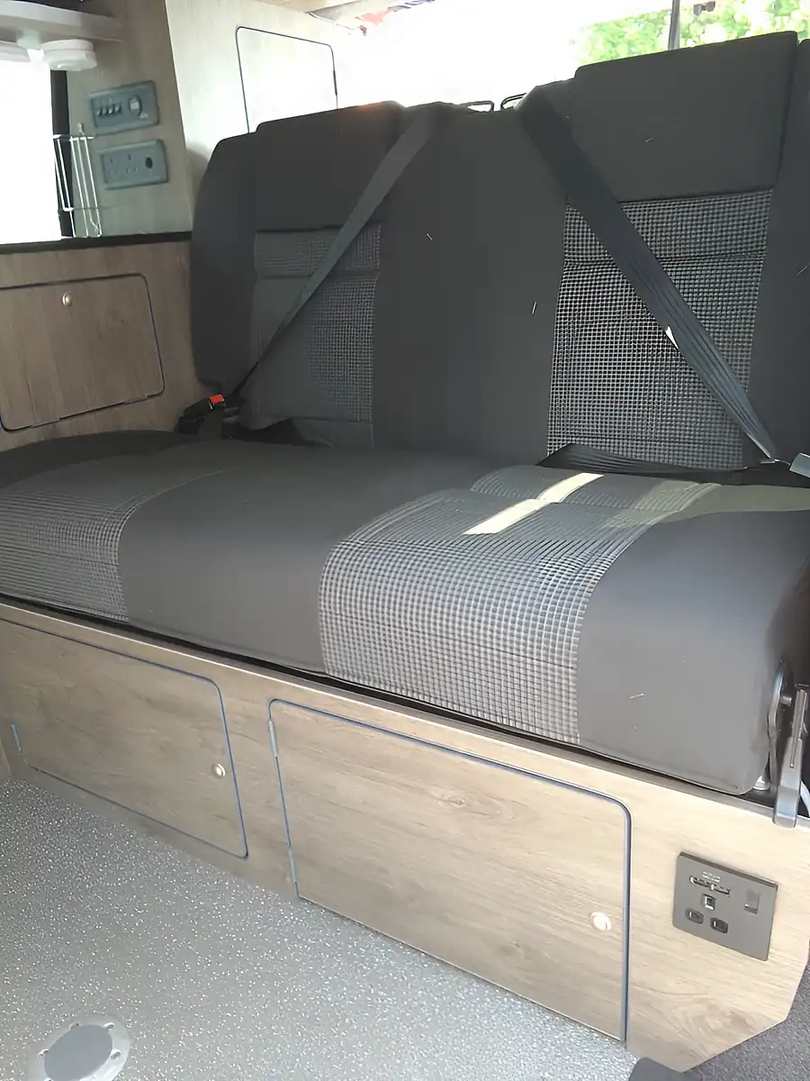 Used 2023 Volkswagen Transporter Hillside Red - Interior and Exterior details 8