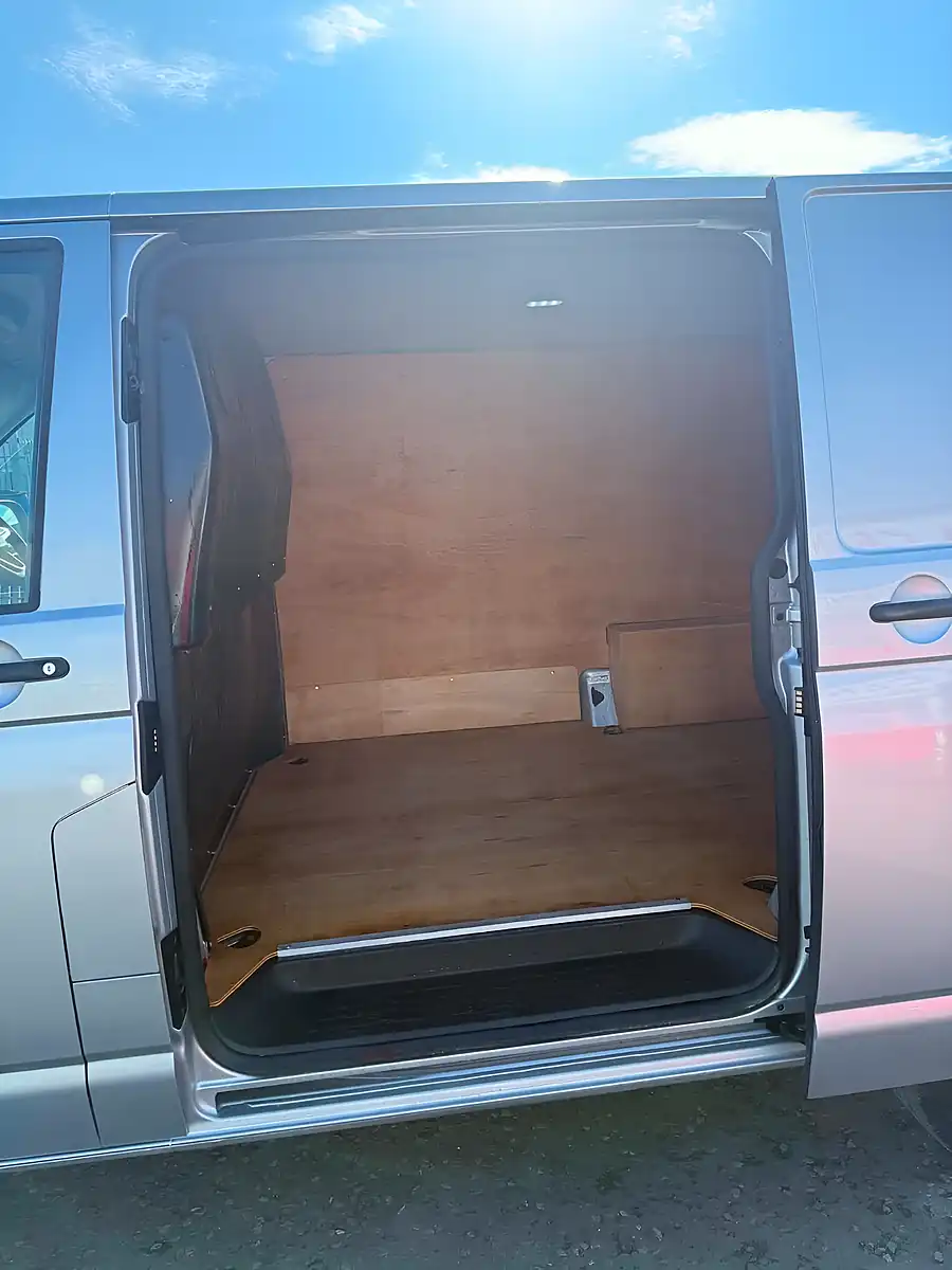 Used 2023 Volkswagen Transporter Startline Silver - Interior and Exterior details 11