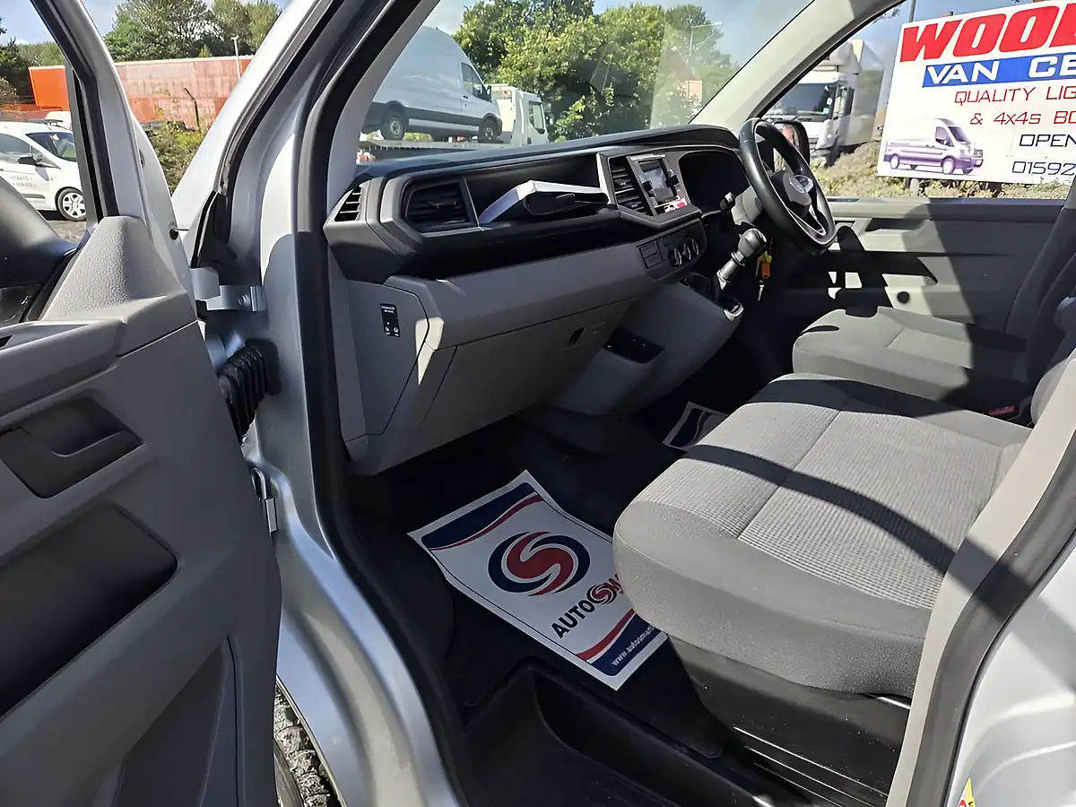 Used 2023 Volkswagen Transporter Startline Silver - Interior and Exterior details 9