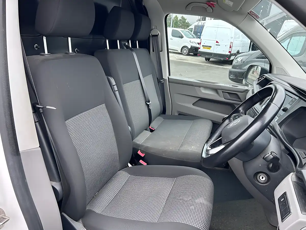 Used 2023 Volkswagen Transporter Startline White - Interior and Exterior details 11