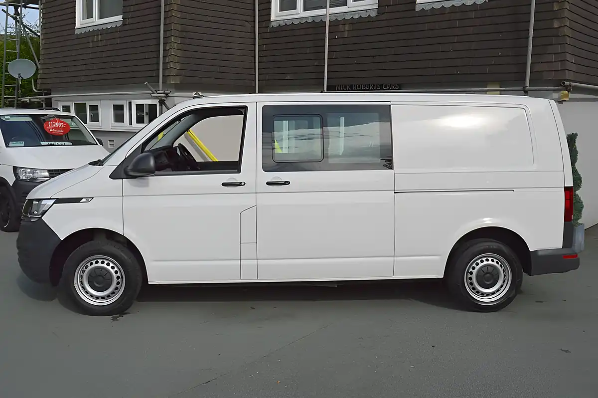 Used 2023 Volkswagen Transporter Startline White - Interior and Exterior details 7