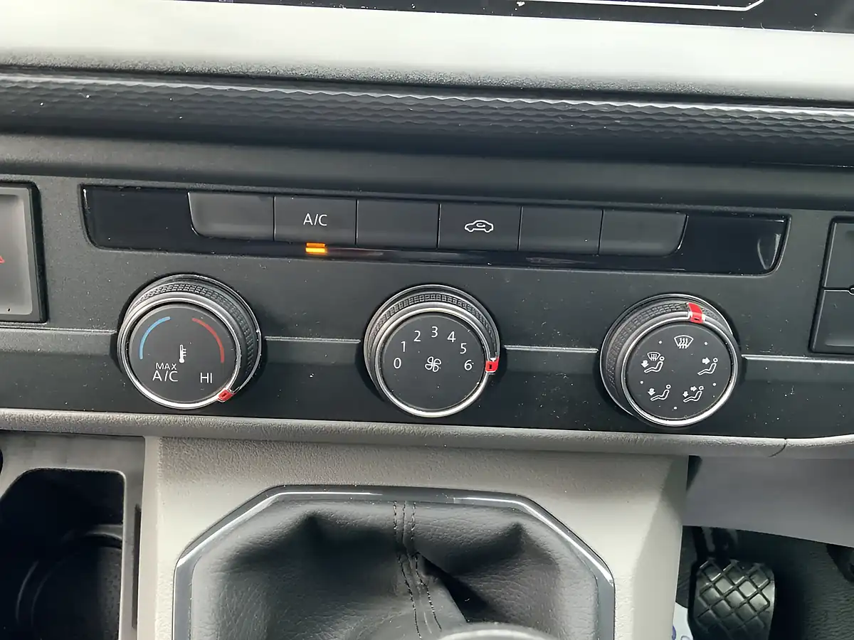 Used 2023 Volkswagen Transporter Startline White - Interior and Exterior details 18