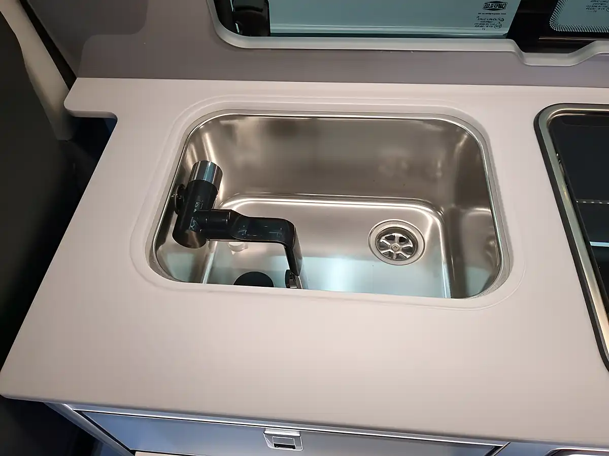 Used 2023 Volkswagen Transporter T28 Crowther Topline Candy White - Interior and Exterior details 16