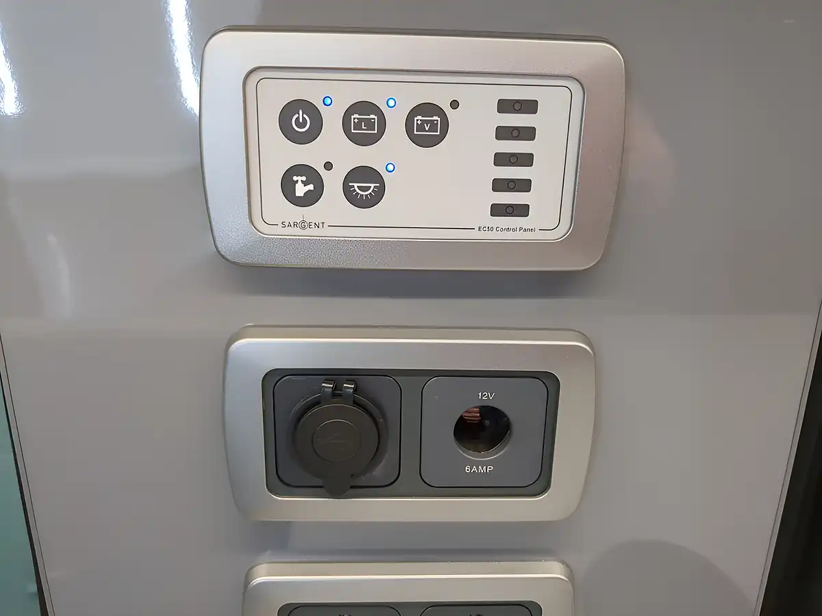 Used 2023 Volkswagen Transporter T28 Crowther Topline Candy White - Interior and Exterior details 19
