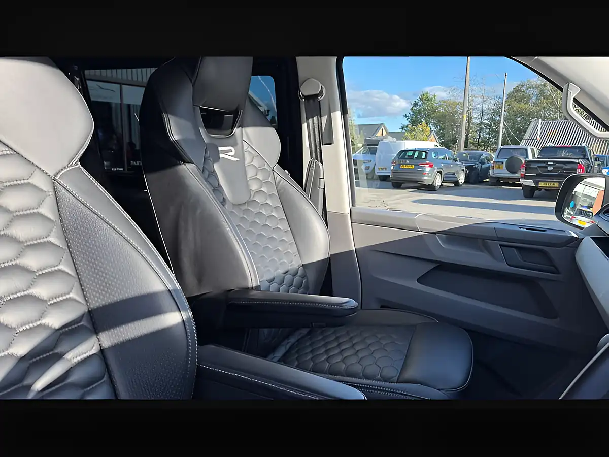 Used 2023 Volkswagen Transporter T30 Highline Grey - Interior and Exterior details 17