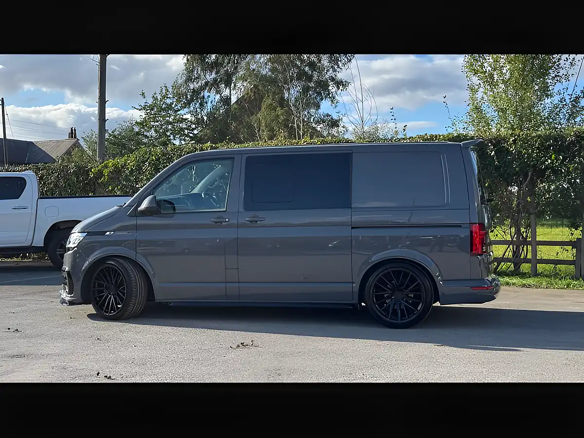 Used 2023 Volkswagen Transporter T30 Highline Grey - Interior and Exterior details 7
