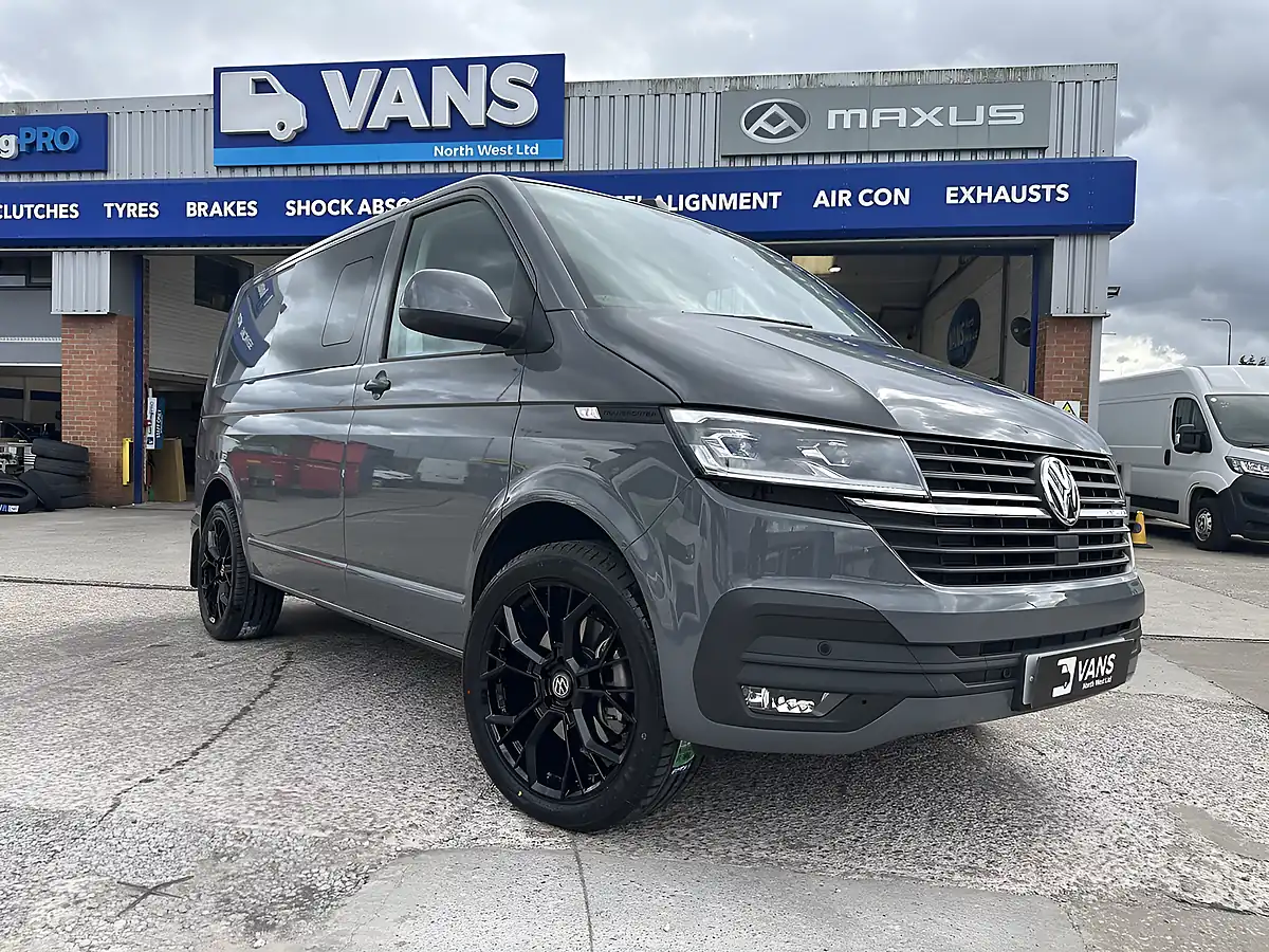Used 2023 Volkswagen Transporter T32 Highline Grey - Front View