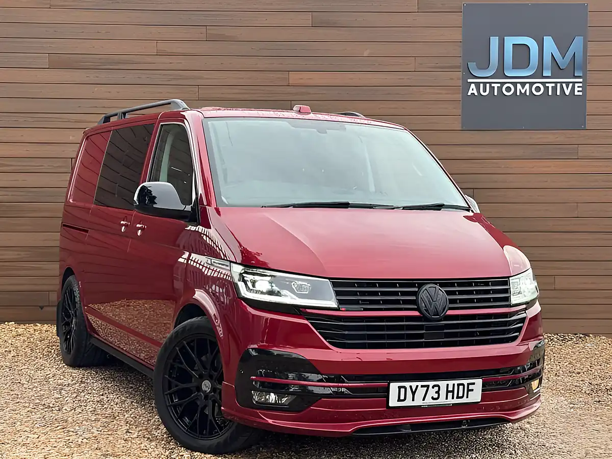 Used 2023 Volkswagen Transporter T32 Highline Red - Front View