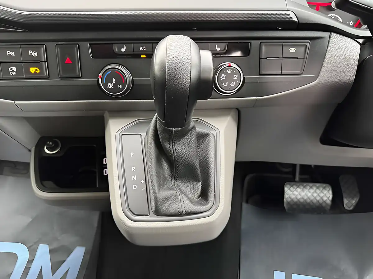 Used 2023 Volkswagen Transporter T32 Highline Red - Interior and Exterior details 14