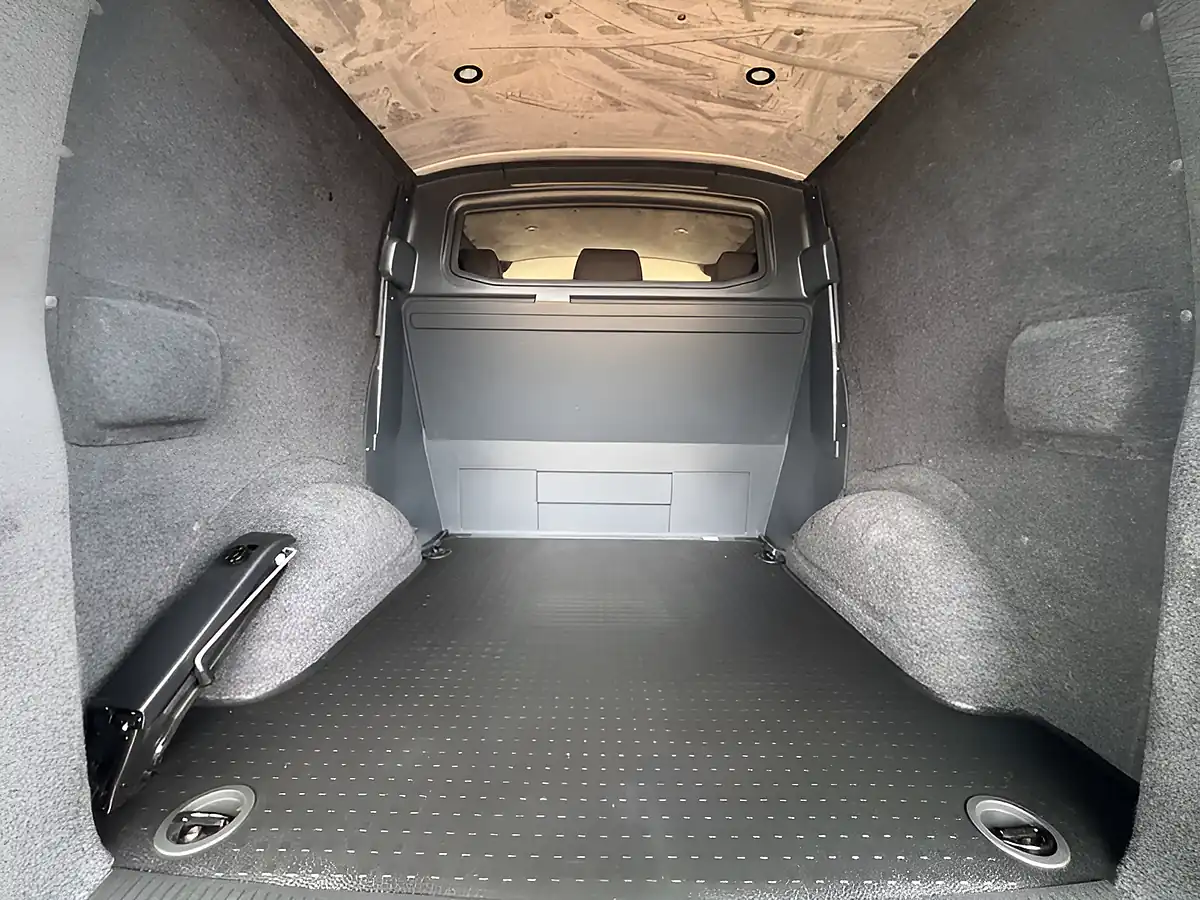 Used 2023 Volkswagen Transporter T32 Highline Red - Interior and Exterior details 6