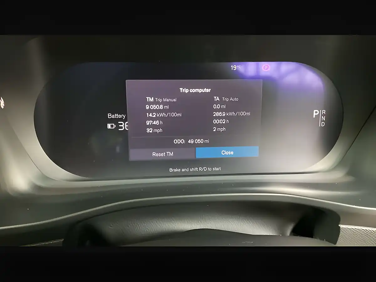 Used 2023 Volvo C40 Core Fusion Red - Interior and Exterior details 16