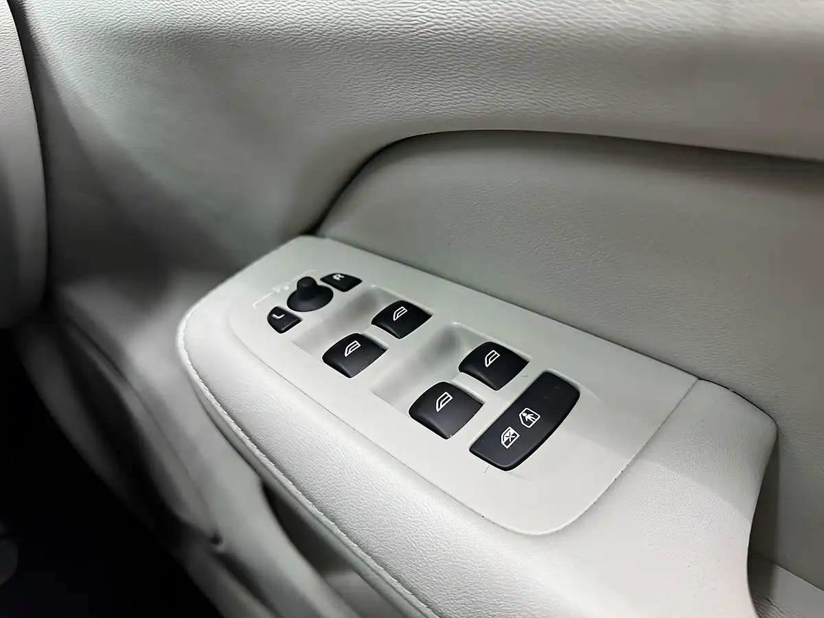 Used 2023 Volvo V60 Plus Silver - Interior and Exterior details 13
