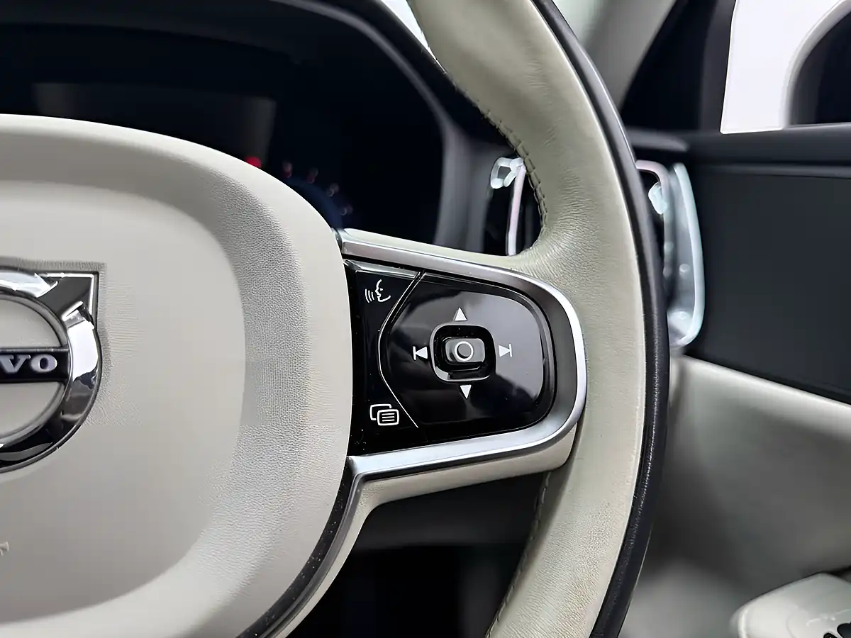 Used 2023 Volvo V60 Plus Silver - Interior and Exterior details 14