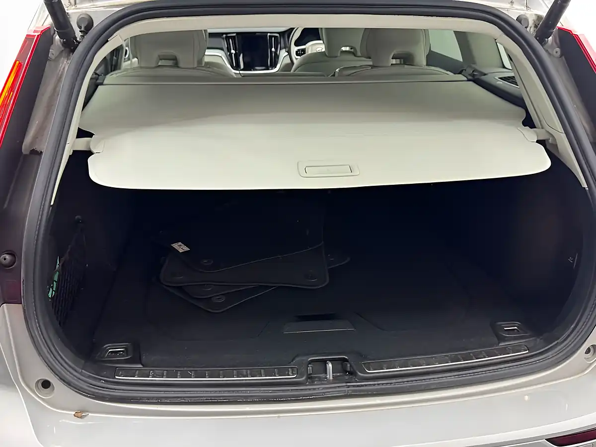 Used 2023 Volvo V60 Plus Silver - Interior and Exterior details 15