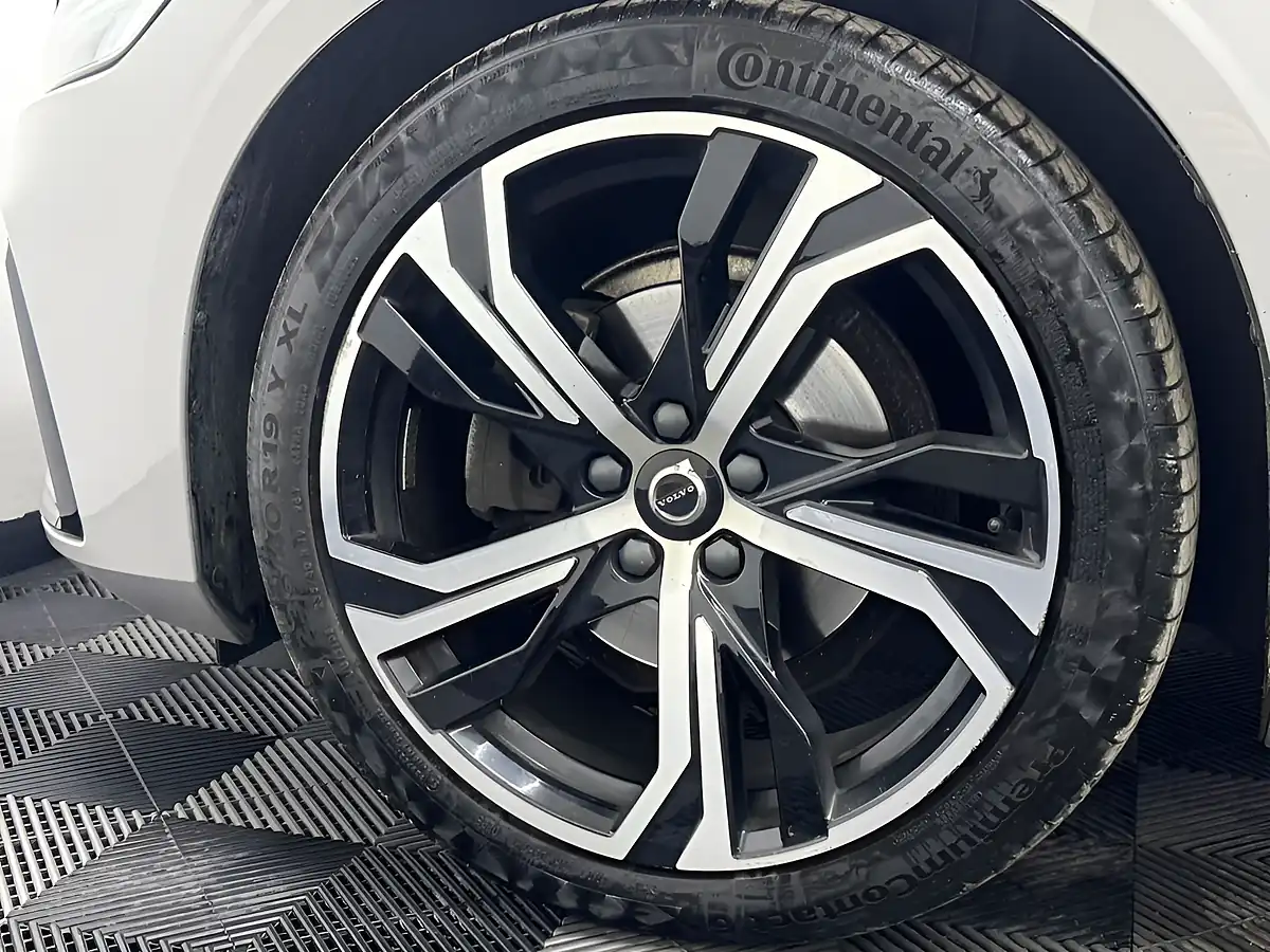 Used 2023 Volvo V60 Plus Silver - Interior and Exterior details 16