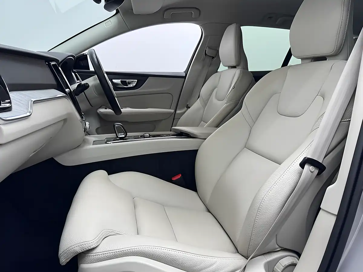 Used 2023 Volvo V60 Plus Silver - Interior and Exterior details 3
