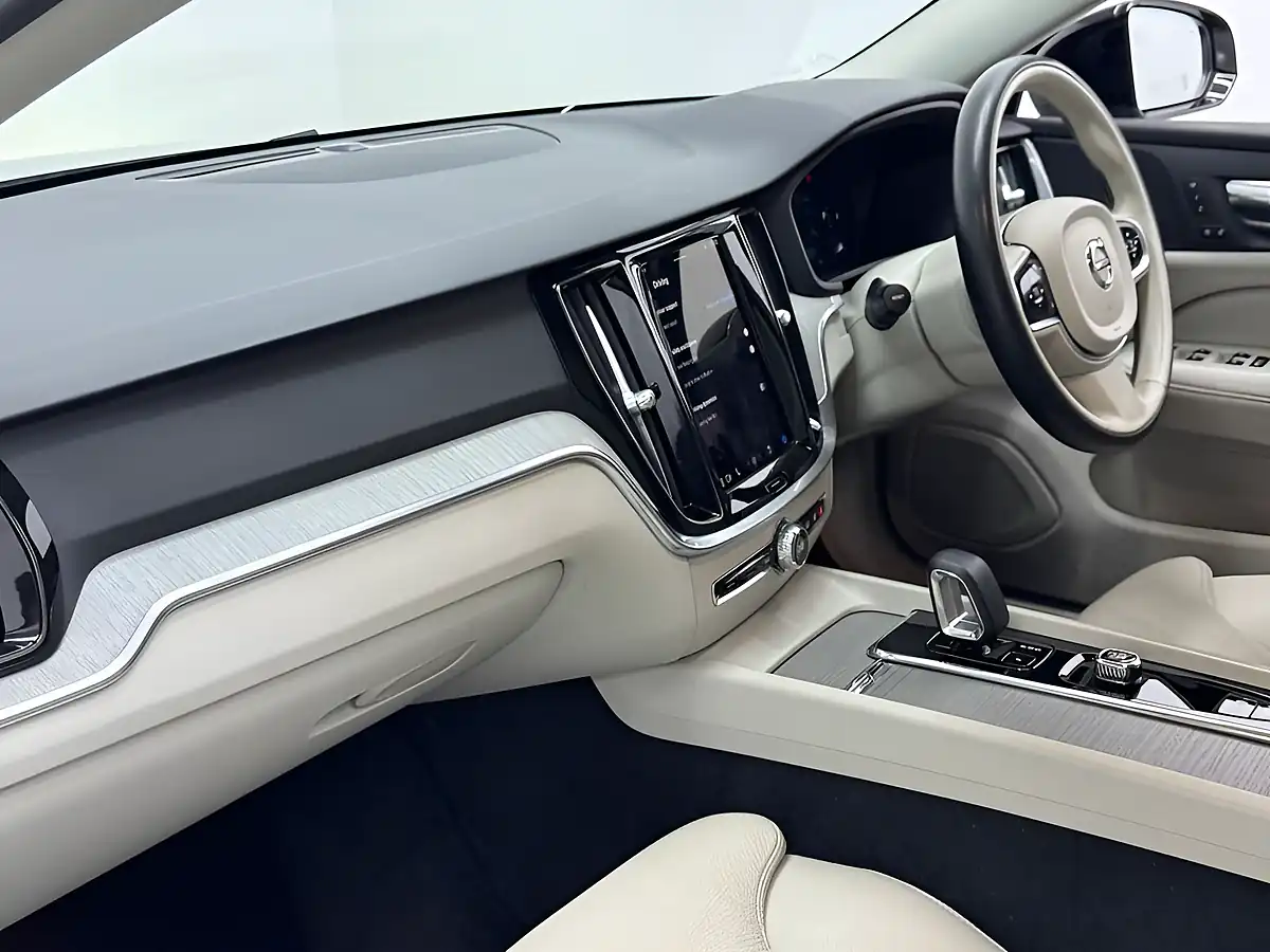 Used 2023 Volvo V60 Plus Silver - Interior and Exterior details 4
