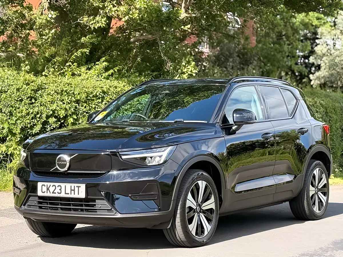 Used 2023 Volvo XC40 Core Black - Front View