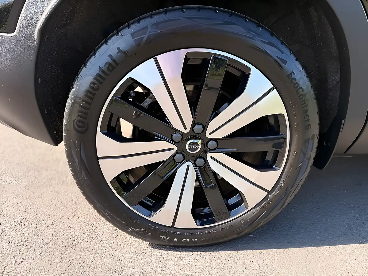 Used 2023 Volvo XC40 Core Black - Interior and Exterior details 12