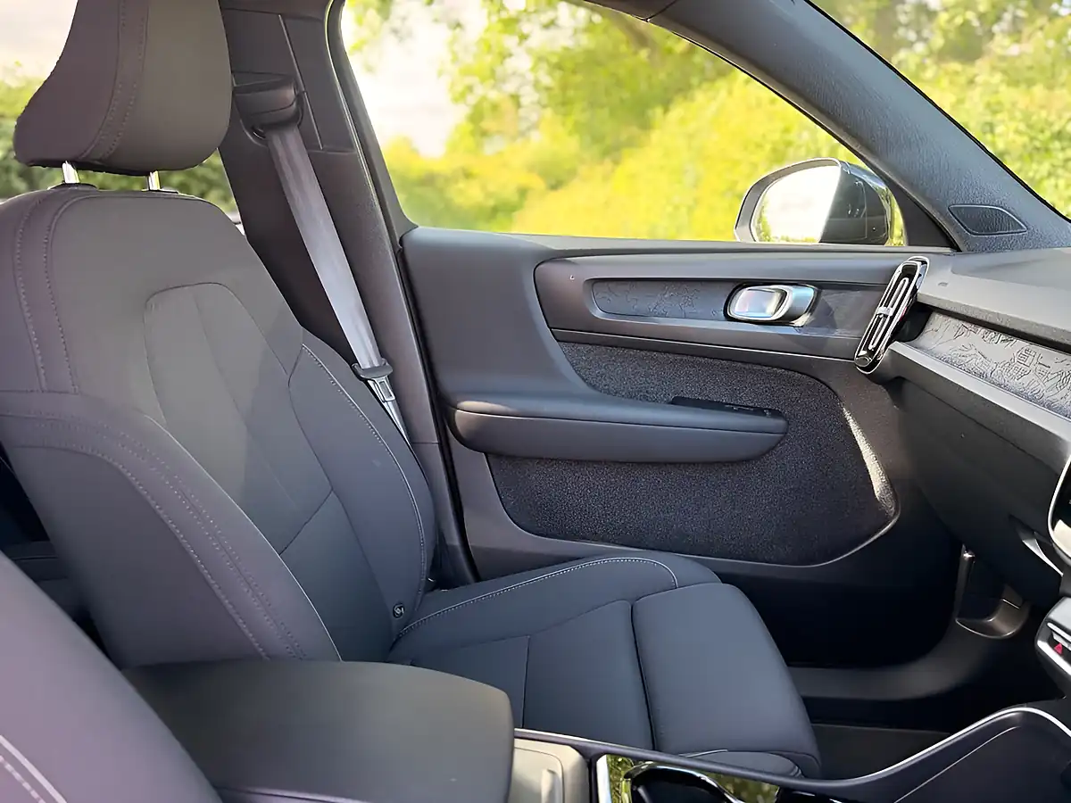 Used 2023 Volvo XC40 Core Black - Interior and Exterior details 17