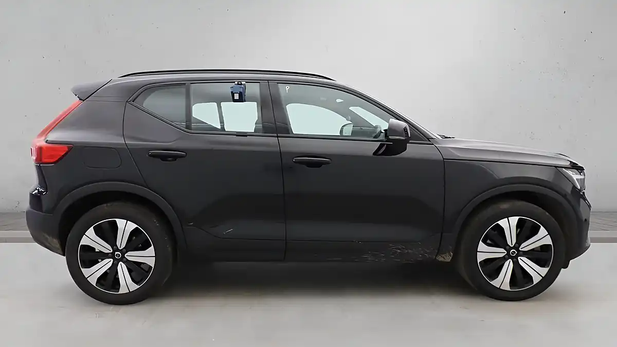 Used 2023 Volvo XC40 Plus Black - Interior and Exterior details 5