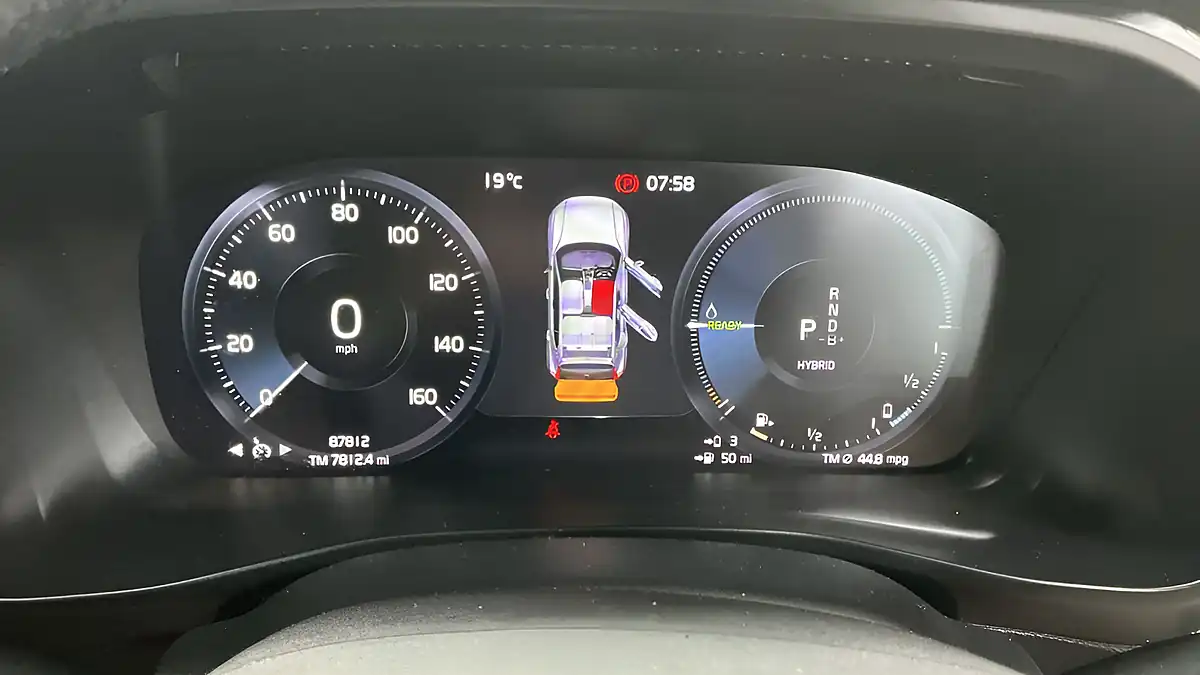 Used 2023 Volvo XC40 Plus Black - Interior and Exterior details 9