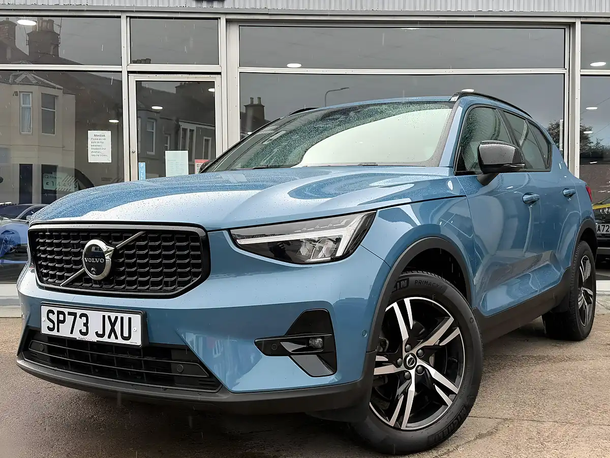 Used 2023 Volvo XC40 Plus Dark Blue - Front View