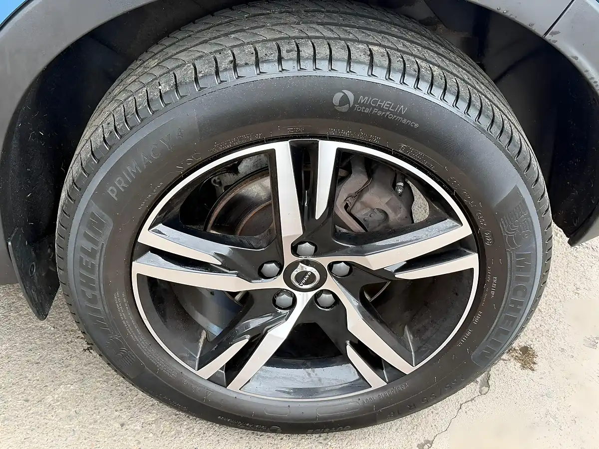 Used 2023 Volvo XC40 Plus Dark Blue - Interior and Exterior details 15