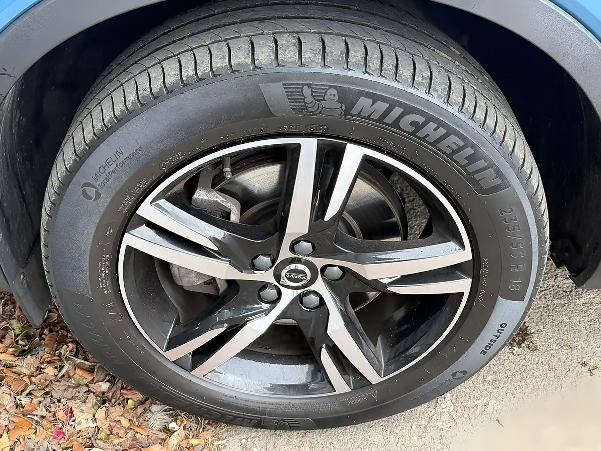 Used 2023 Volvo XC40 Plus Dark Blue - Interior and Exterior details 16