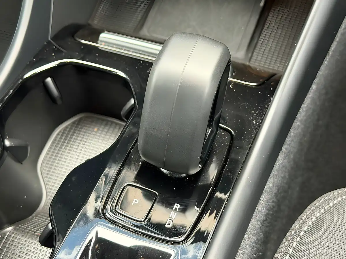 Used 2023 Volvo XC40 Plus Dark Blue - Interior and Exterior details 4