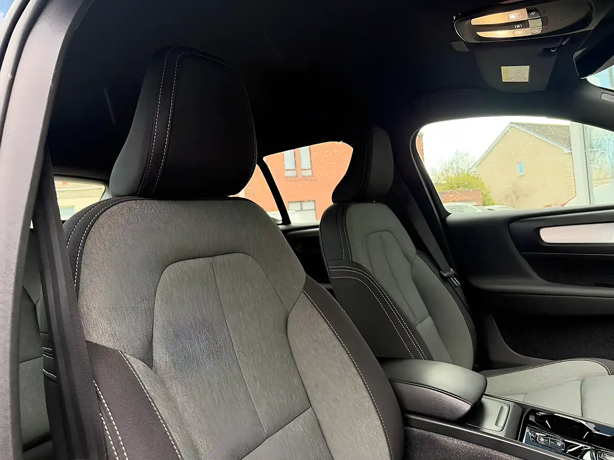 Used 2023 Volvo XC40 Plus Dark Blue - Interior and Exterior details 8