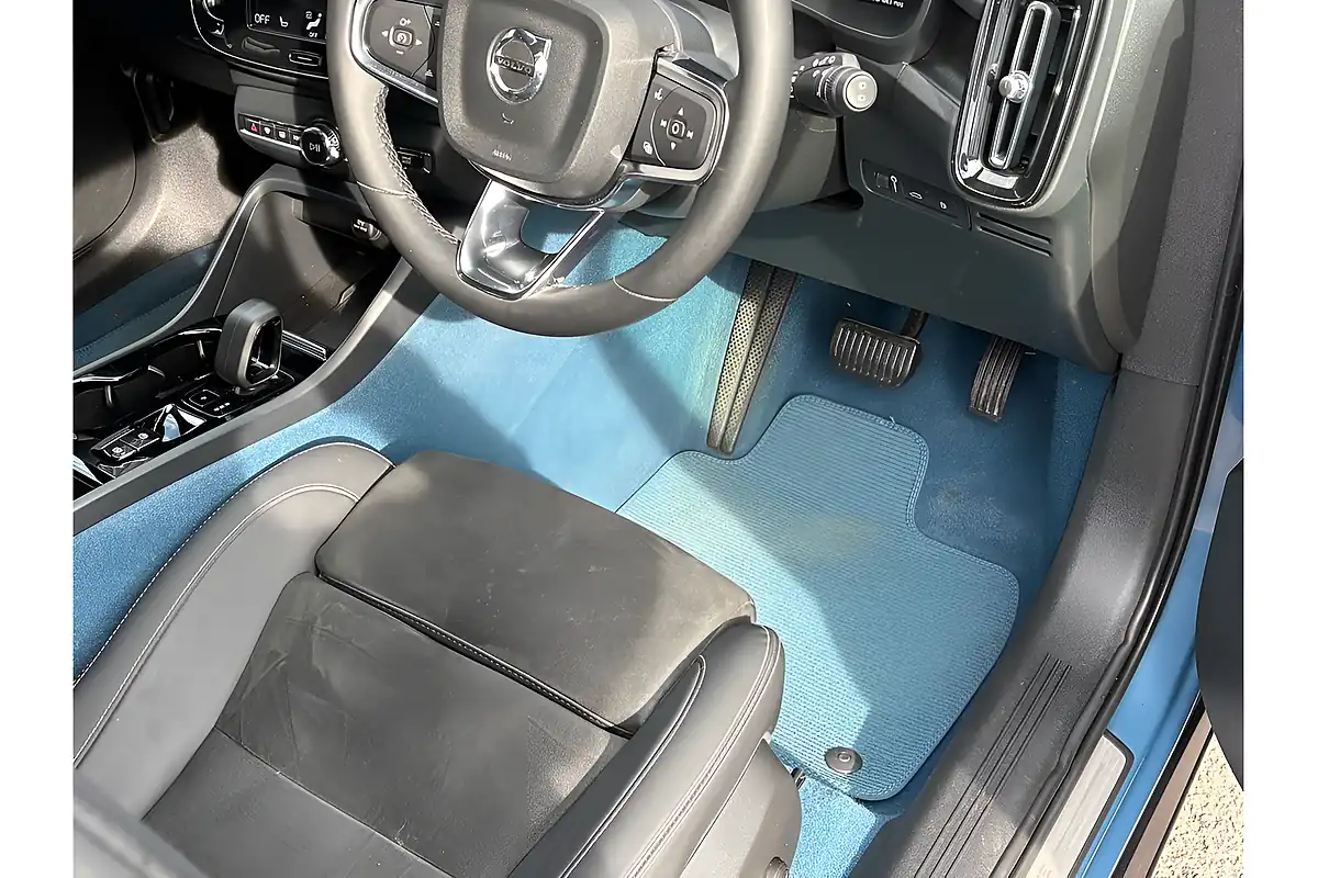 Used 2023 Volvo XC40 Plus Dark Fjord Blue - Interior and Exterior details 11