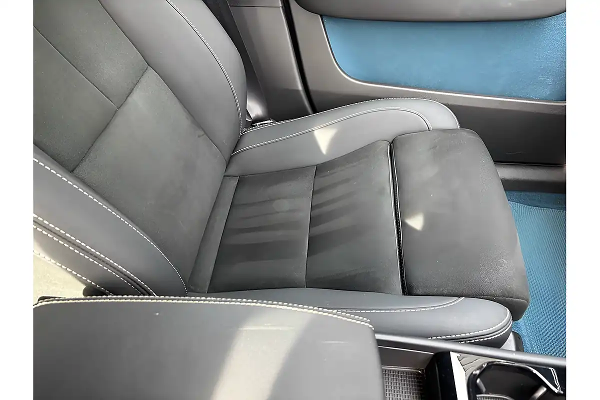 Used 2023 Volvo XC40 Plus Dark Fjord Blue - Interior and Exterior details 12