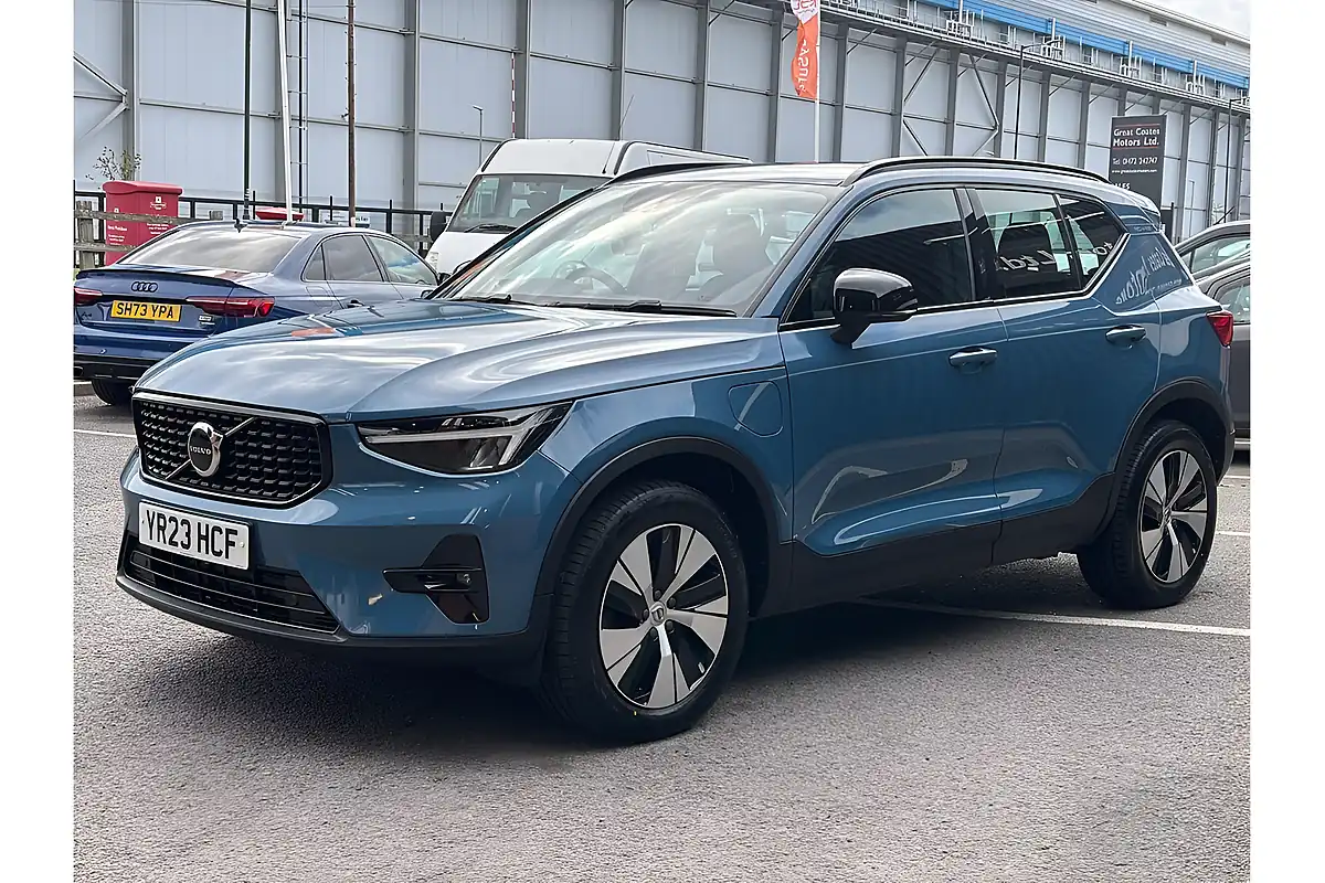 Used 2023 Volvo XC40 Plus Dark Fjord Blue - Interior and Exterior details 7
