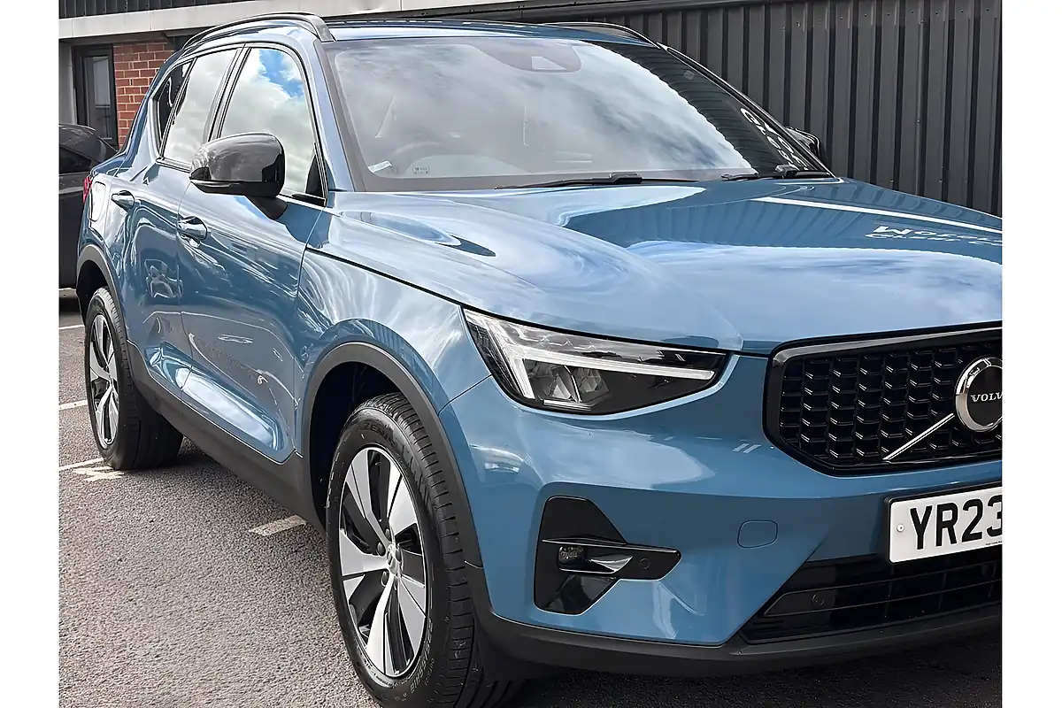 Used 2023 Volvo XC40 Plus Dark Fjord Blue - Interior and Exterior details 9