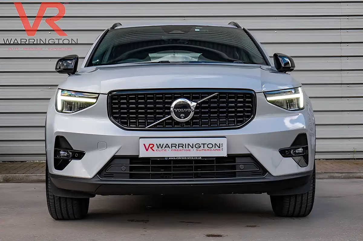 Used 2023 Volvo XC40 Plus Dark Silver Dawn - Interior and Exterior details 4