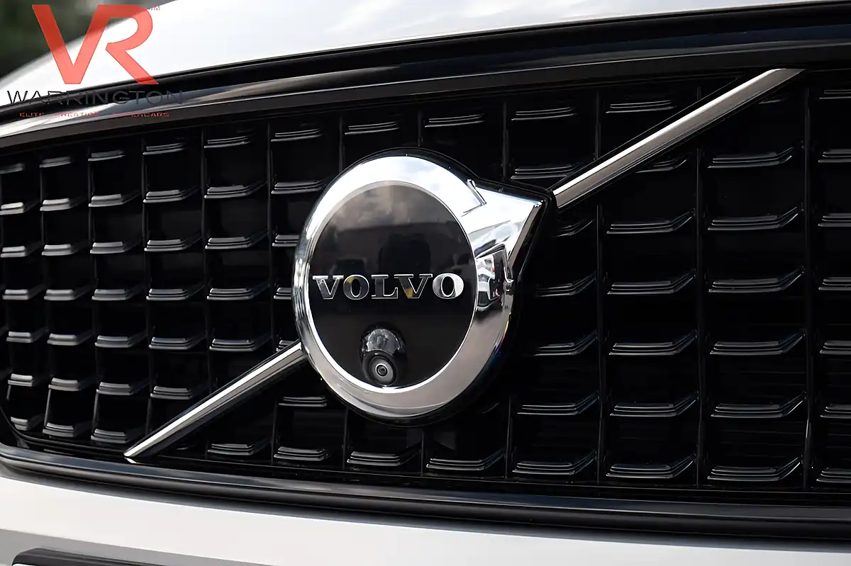 Used 2023 Volvo XC40 Plus Dark Silver Dawn - Interior and Exterior details 5